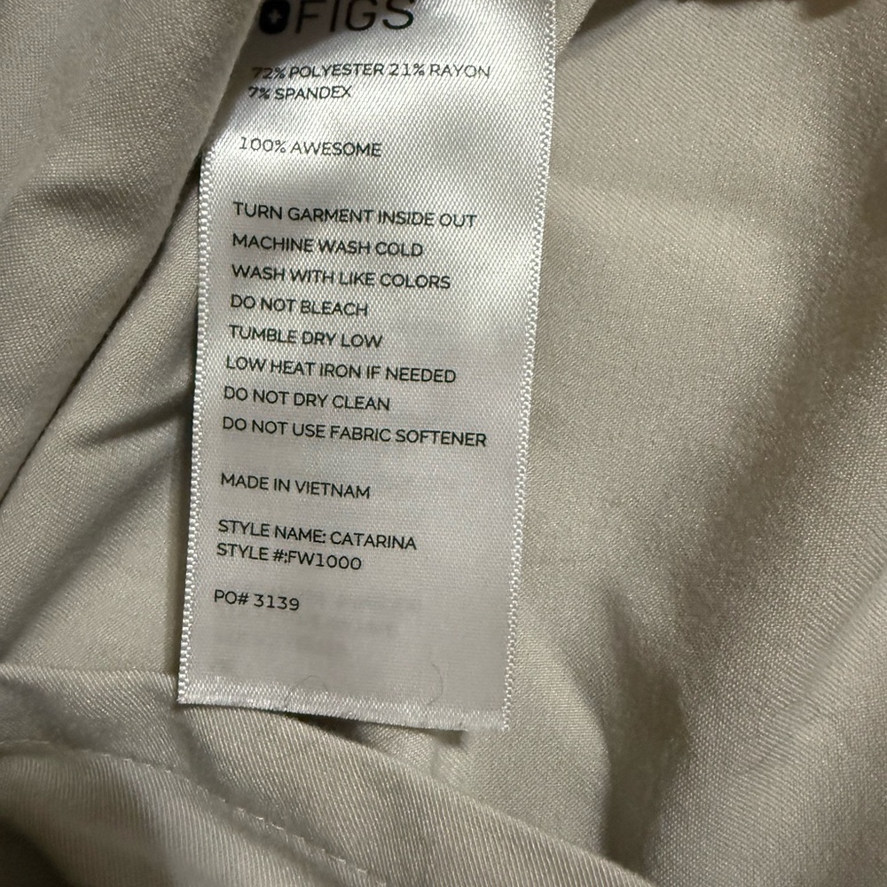 Figs medium scrub top
